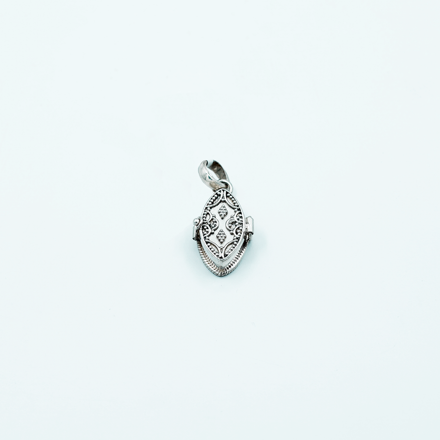 locket oval