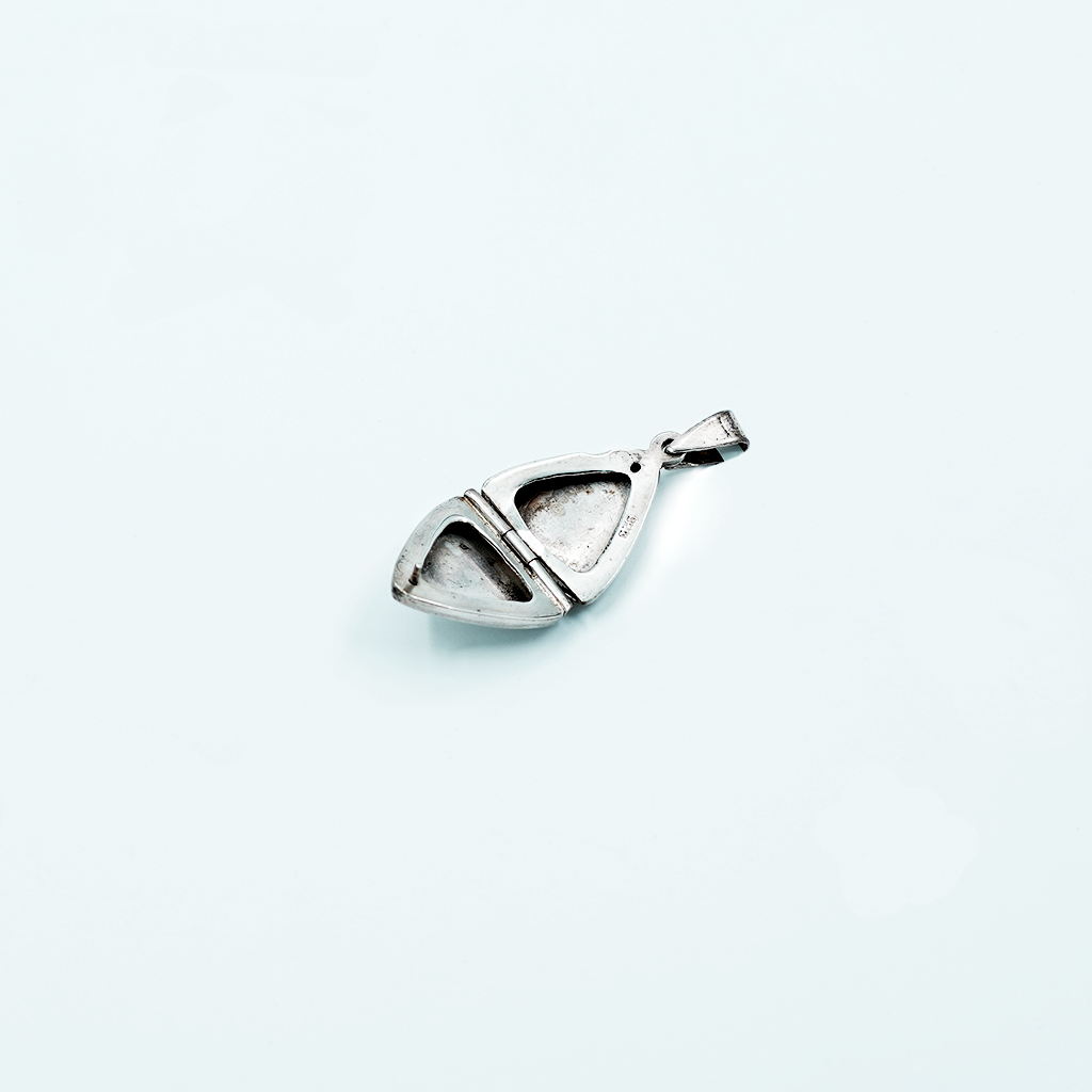 locket triangle opn
