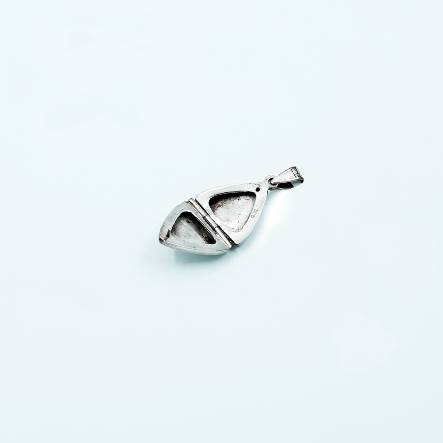 locket triangle opn